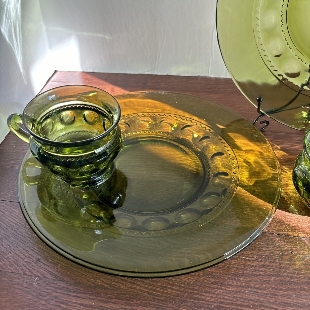 Vintage INDIANA GLASS Green KINGS CROWN Thumbprint Set of 4 Snack‎ Plates w/Cups - Picture 3 of 9